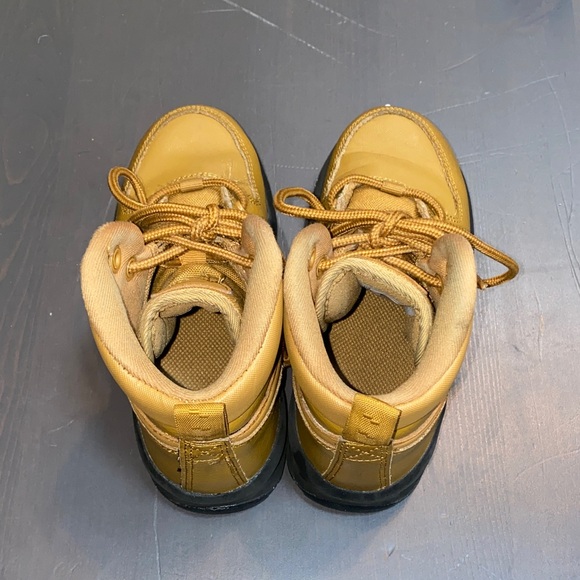 Nike Manoa LTR Kids Boots in Wheat size 12C - Picture 5 of 8